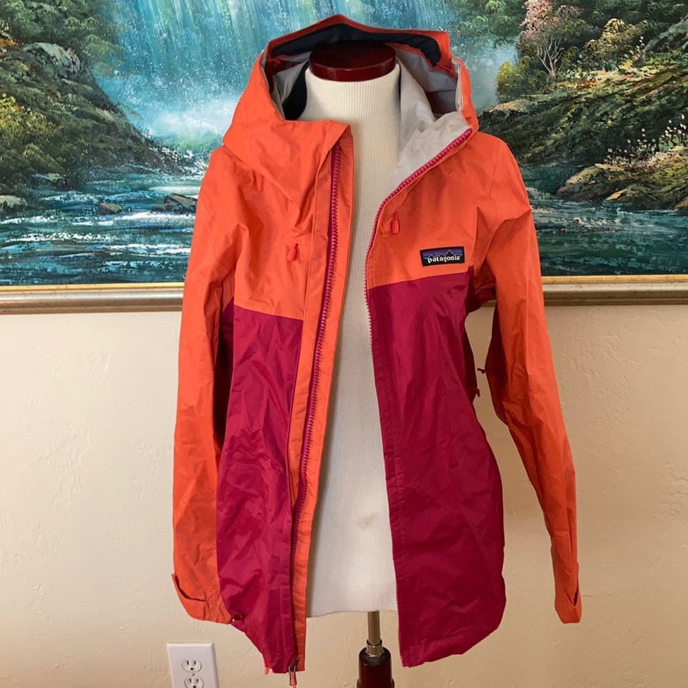 Patagonia XXS Women’s Torrentshell Jacket.